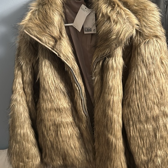 Fluffy jacket - Picture 8 of 9